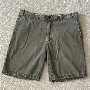 Polo by Ralph Lauren Shorts Men's W34 GI Fit Green Khaki Raw Hem